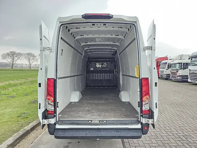 Iveco Daily 35S16 2023 Diesel 12