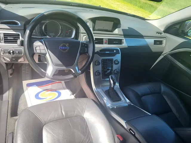 Volvo V70 1.6 T4 Nordic+ navi trekhaak 17"LMV 2014 Benzine 22