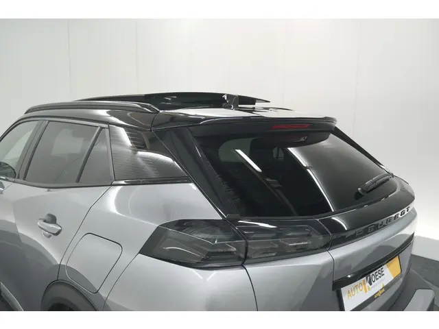 Peugeot 2008 Hybrid 136 e-DSC6 GT 2024 Hybride Benzine 26