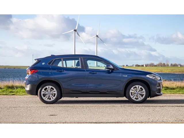 BMW X2 xDrive25e Executive 2022 Hybride Benzine 12