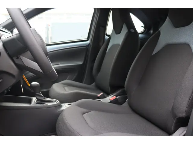 Toyota Aygo X Hybrid 115 Play, 2026 Hybride Benzine 21