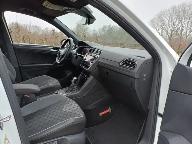 Volkswagen Tiguan 1.5 TSI R-Line Business+ 2023 Benzine 41