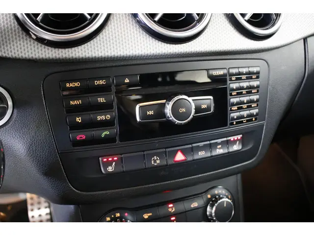 Mercedes-Benz B-Klasse 220 4Matic Ambition 2015 Benzine 26