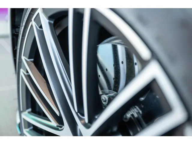 Aston Martin DB12 4.0 V8 2024 Benzine 21