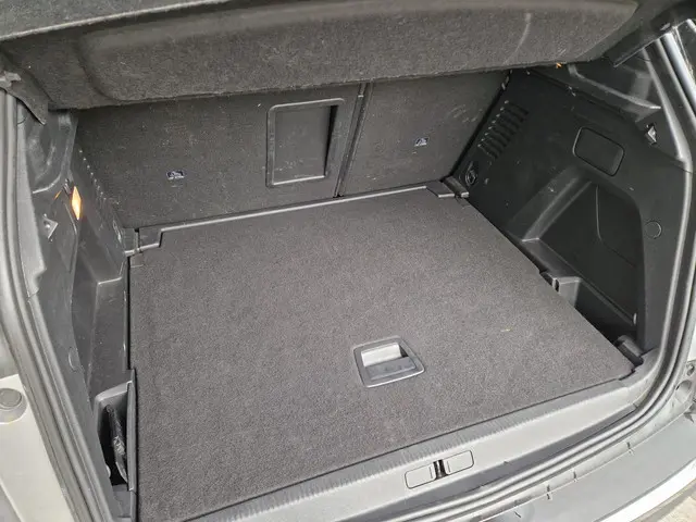 Peugeot 3008 1.2 Hybrid 136 Allure 2024 Hybride Benzine 6