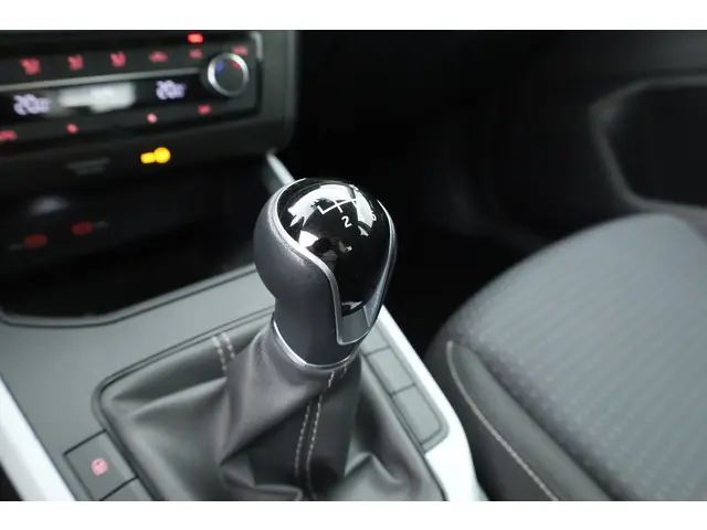 SEAT Arona 1.0 TSI 2022 Benzine 6