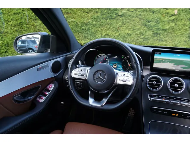 Mercedes-Benz C-Klasse C 180 AMG line 2020 Benzine 30