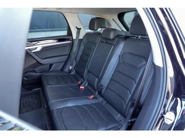Volkswagen Touareg 3.0 TDI R-Line 2018 Diesel 12