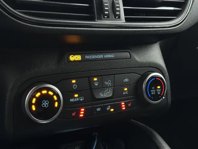 Ford Focus Wagon 1.0 EcoBoost ST Line 2019 Benzine 28