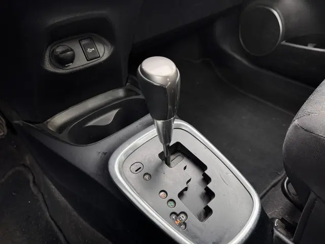 Toyota Yaris 1.3 VVT-i Aspiration 2015 Benzine 11