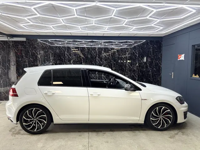 Volkswagen Golf 2.0 GTI 220 PK 2015 Benzine 3