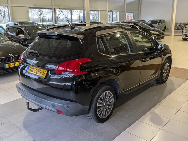 Peugeot 2008 1.2 PureTech Active Automaat 2015 Benzine 4