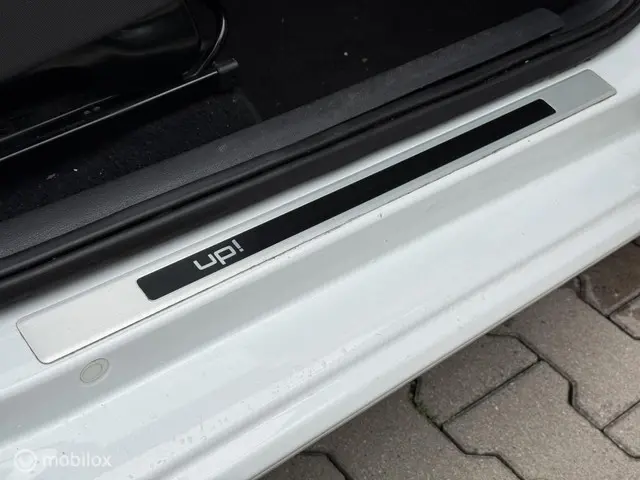 Volkswagen up! 1.0 high up! BlueMotion 2015 Benzine 21