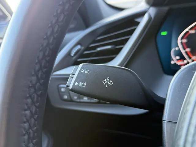 BMW 1 Serie 118i High Executive Edition 2020 Benzine 37