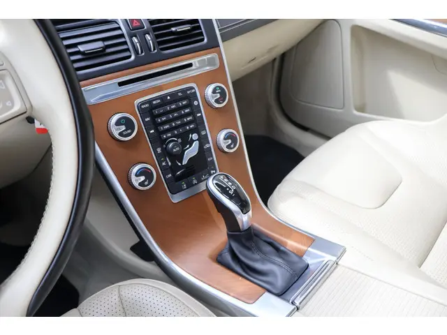 Volvo XC60 T5 FWD Summum 2015 Benzine 39