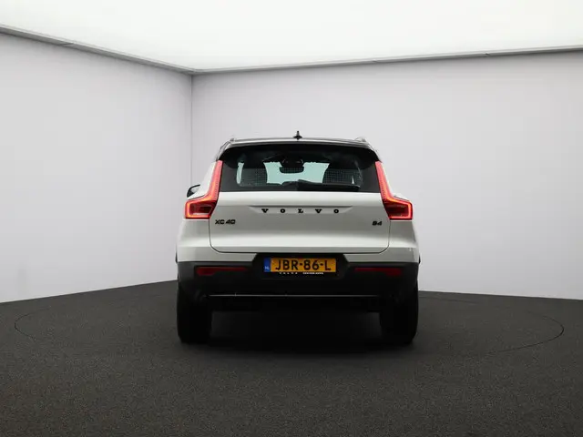 Volvo XC40 B4 197PK Plus Black Edition 2025 Benzine 19