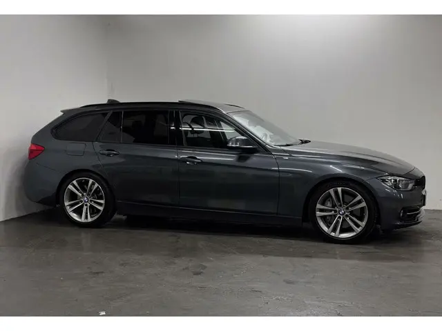 BMW 3 Serie 340i Touring Sportline 340i 2019 Benzine 5