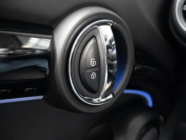 MINI 5-Deurs One Business Edition 2021 Benzine 27