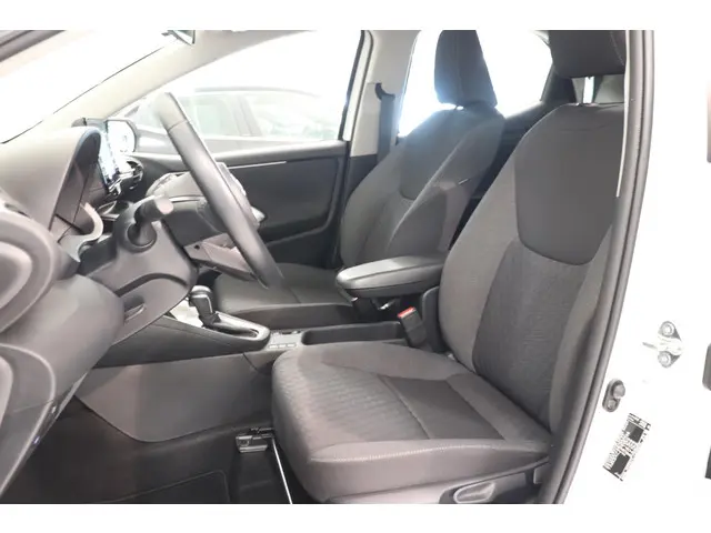 Toyota Yaris 1.5 Hybrid Active 2022 Hybride Benzine 9