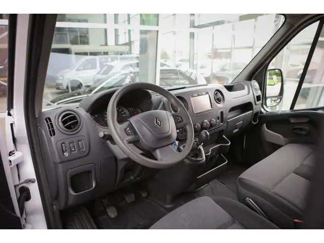 Renault Master T35 2.3 dCi L2H3 En. 2018 Diesel 3