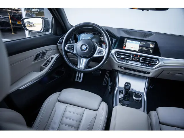 BMW 3 Serie 330i M-Sport 2019 Benzine 56