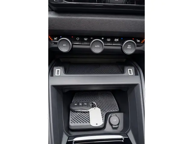 Citroën C4 - 1.2 Puretech Shine 2022 Benzine 24