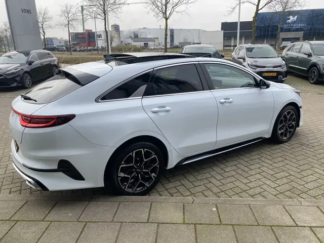 Kia ProCeed 1.5 T-GDi GT-Line 2023 Benzine 6