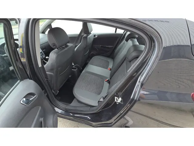 Opel Corsa 1.2-16V Berlin 2014 Benzine 26