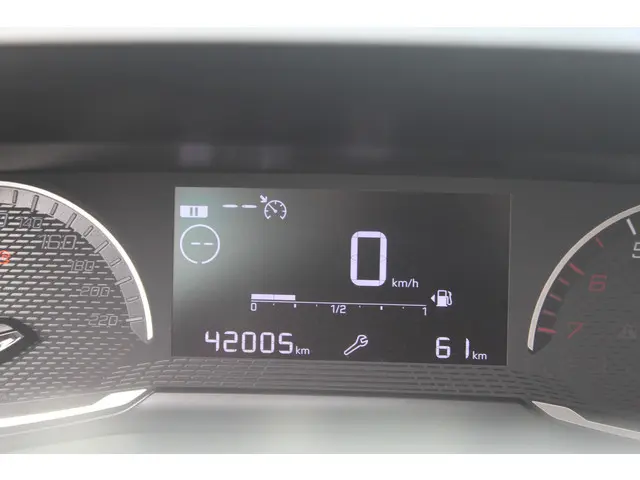 Peugeot 2008 1.2 PureTech Active//Airco! 2021 Benzine 10