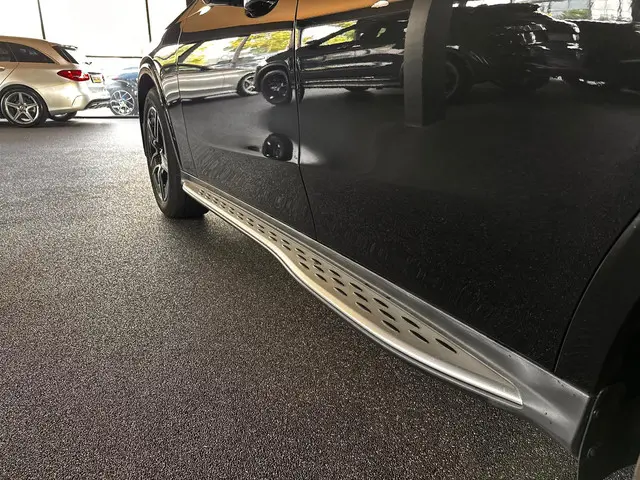 Mercedes-Benz GLC 200 4MATIC AMG Line 2023 Benzine 30