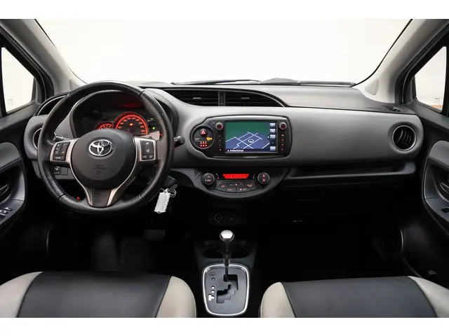 Toyota Yaris 1.3 VVT-i[5-Deurs Leder Navi] 2016 Benzine 4