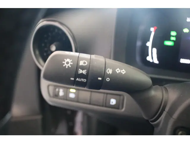 Toyota C-HR 1.8 Hybrid 140 Active 2024 Hybride Benzine 26