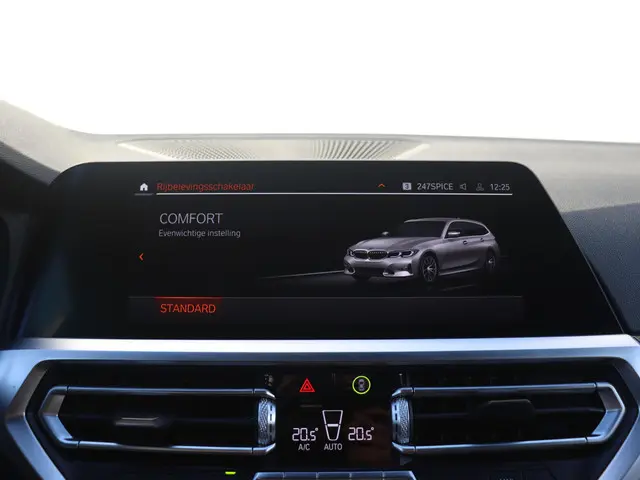 BMW 3 Serie Touring 318i 2020 Benzine 23