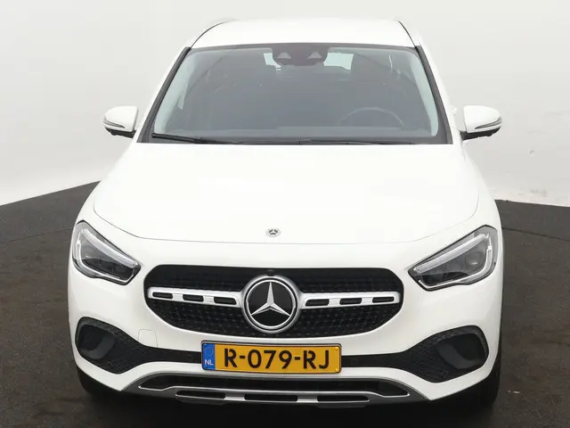 Mercedes-Benz GLA 250 e Progressive 2021 Hybride Benzine 27