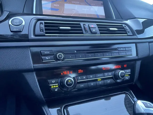 BMW 5 Serie Touring 520i Luxury Edition 2016 Benzine 19
