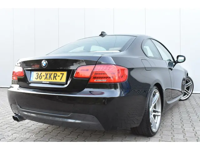 BMW 3 Serie Coupé 325i High Executive 2012 Benzine 4
