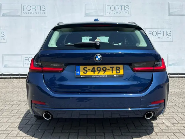 BMW 3 Serie Touring 318i 2023 Benzine 12