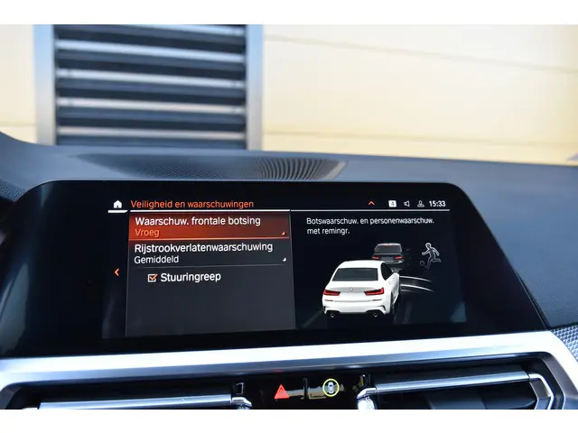 BMW 3 Serie 320i Executive Edition 2019 Benzine 22