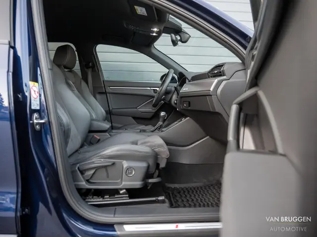 Audi Q3 45 TFSI e S-Line 2022 Hybride Benzine 19