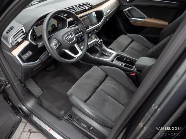 Audi Q3 45 TFSI E S-Line 2022 Hybride Benzine 12