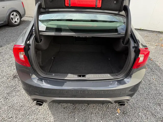 Volvo S60 1.6 T3 R-Design | 2015 | Automaat | 2015 Benzine 12