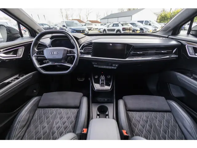 Audi Q4 e-tron 35 S edition 55 kWh 2022 Elektrisch 33