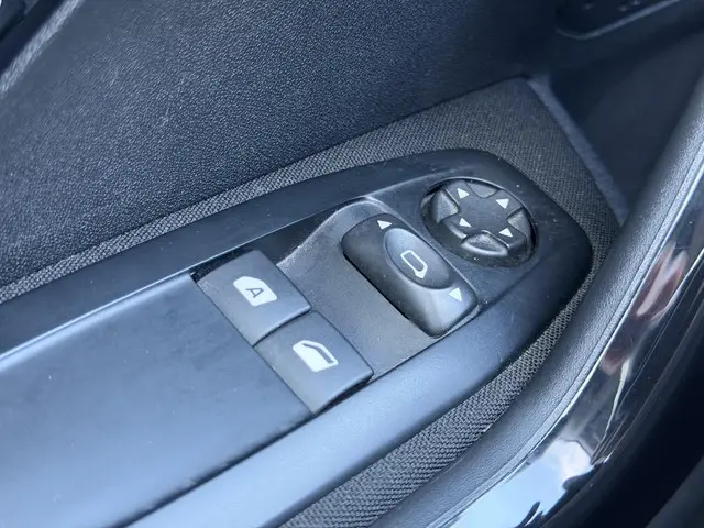 Peugeot 208 1.2 PureTech Style 2015 Benzine 25