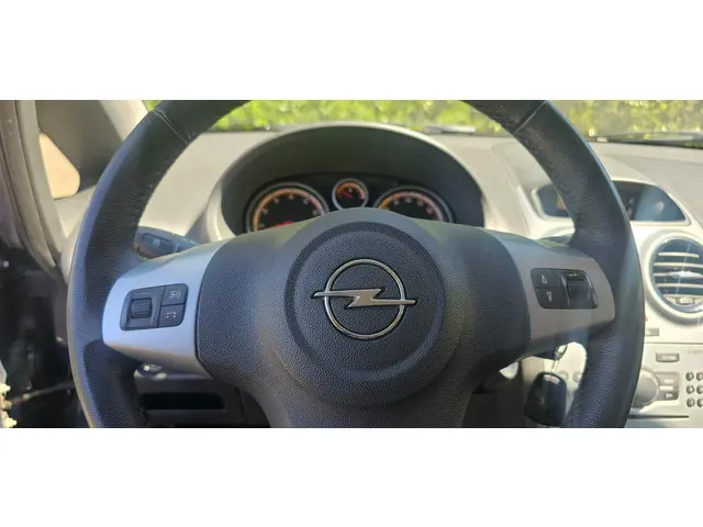 Opel Corsa 1.2-16V Berlin 2013 Benzine 23