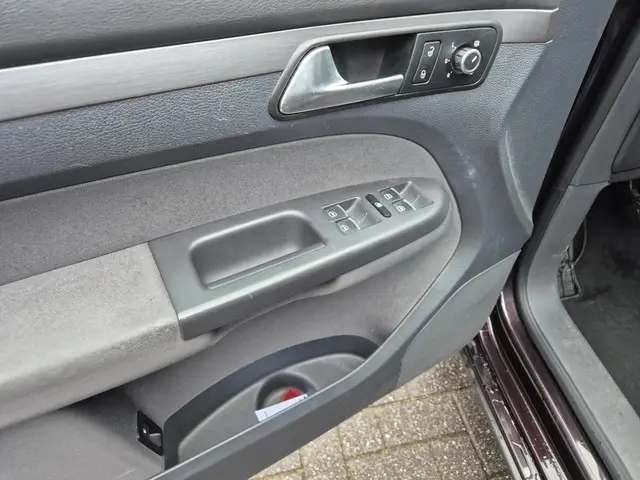 Volkswagen Touran 1.4 TSI Cross 2013 Benzine 16