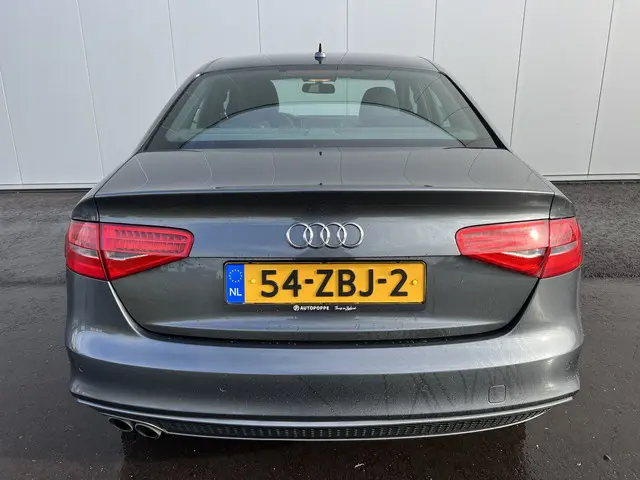 Audi A4 Limousine 1.8 TFSI S Edition 2012 Benzine 11