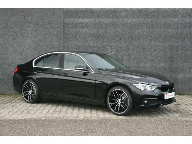BMW 3 Serie 318i Centennial Executive 2016 Benzine 9