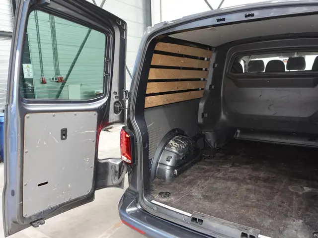 Volkswagen Transporter 2.0 TDI L2H1 2023 Diesel 19