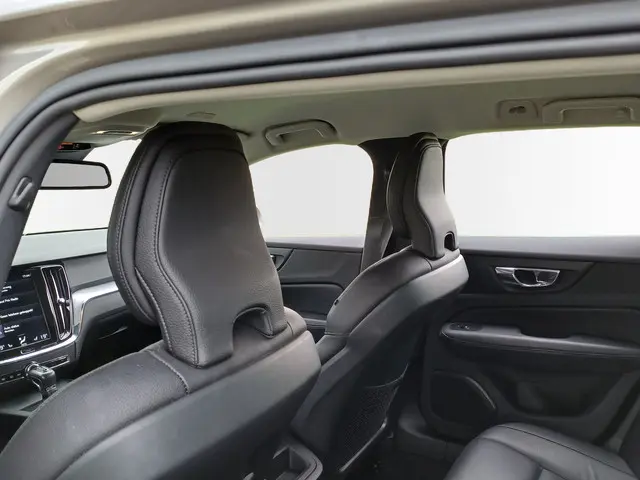 Volvo V60 2.0 T5 Momentum 2018 Benzine 22