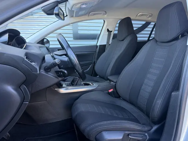 Peugeot 308 1.2 PureTech Allure 2017 Benzine 9